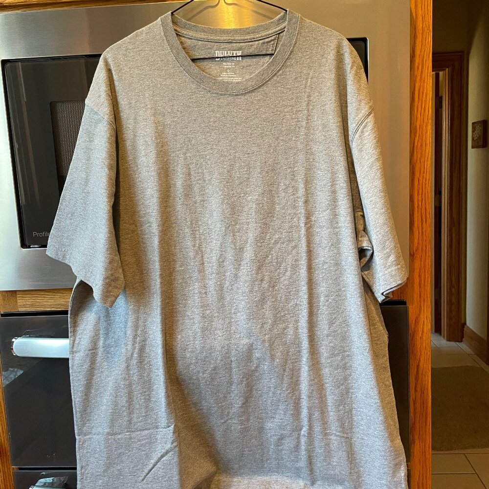 Duluth Trading Co Men's Longtail T Relaxed Fit Short Sleeve T-Shirt Lt Grey L Ne